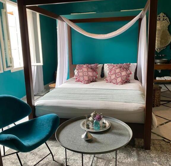 سوییت جونیور, Dar Camelia