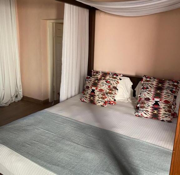 سوئیت با بالکن, Dar Camelia