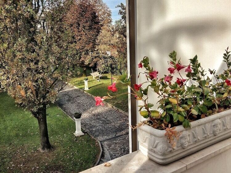 Comfort suite with garden view, Relais Toti Beb Bed E Breakfast