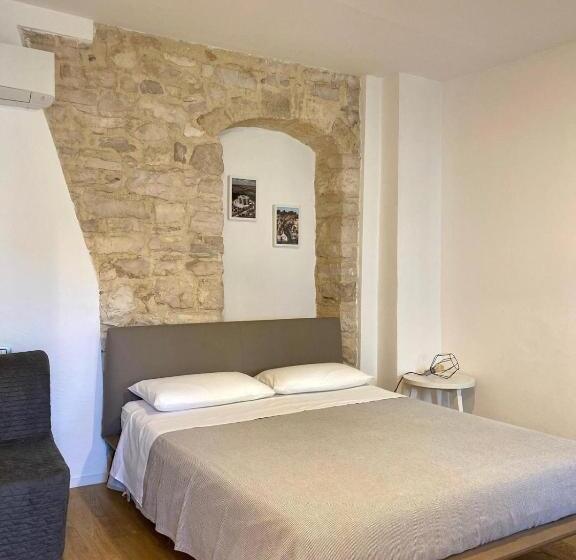 اتاق لوکس با بالکن, Altrelli Rooms