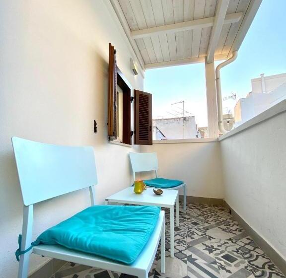 اتاق لوکس با بالکن, Altrelli Rooms