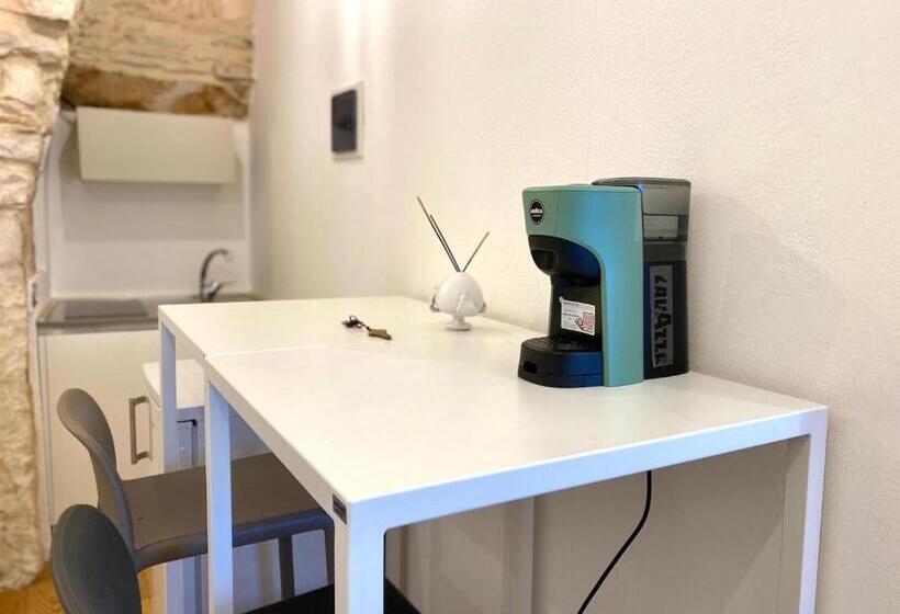 اتاق لوکس با بالکن, Altrelli Rooms