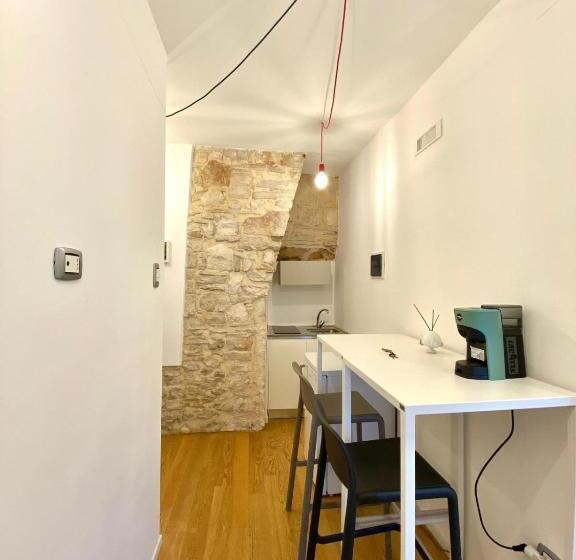 اتاق لوکس با بالکن, Altrelli Rooms