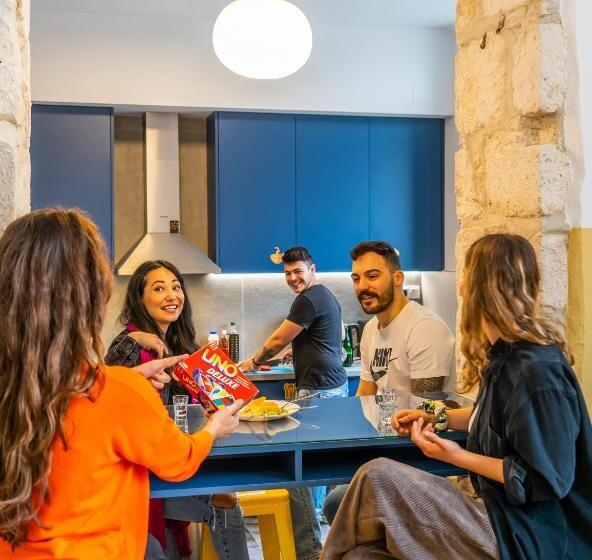 اتاق استاندارد چهارنفره با سرویس بهداشتی مشترک, Intra Muros Hostel