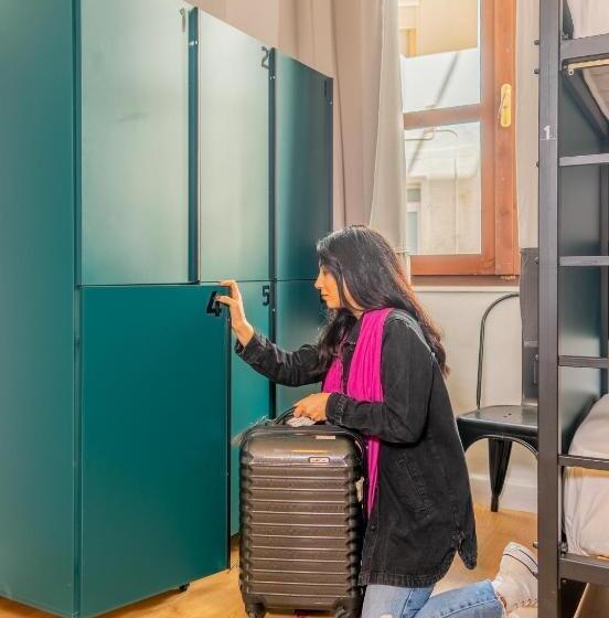 اتاق استاندارد چهارنفره با سرویس بهداشتی مشترک, Intra Muros Hostel