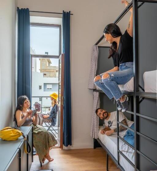 اتاق استاندارد چهارنفره با سرویس بهداشتی مشترک, Intra Muros Hostel