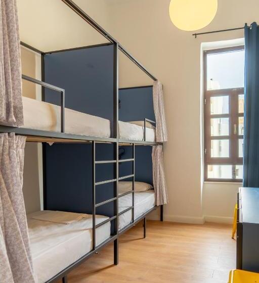 اتاق استاندارد چهارنفره با سرویس بهداشتی مشترک, Intra Muros Hostel