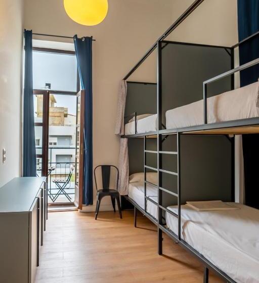 اتاق استاندارد چهارنفره با سرویس بهداشتی مشترک, Intra Muros Hostel