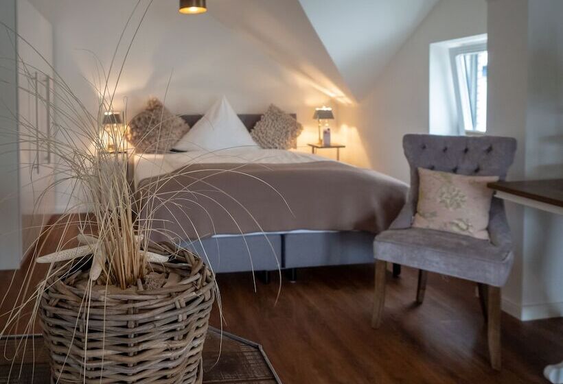 اتاق لوکس با بالکن, Boutique Hotel Villa Monika