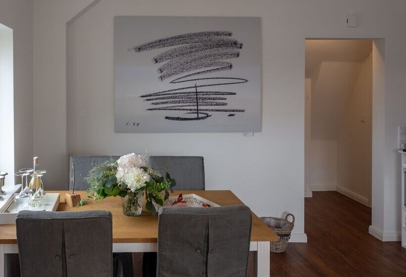 سوئیت با بالکن, Boutique Hotel Villa Monika