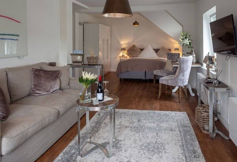اتاق لوکس با بالکن, Boutique Hotel Villa Monika