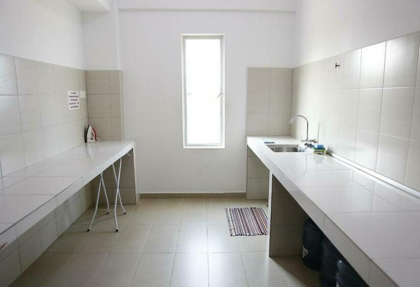 اتاق لوکس با بالکن, Mawar Villa