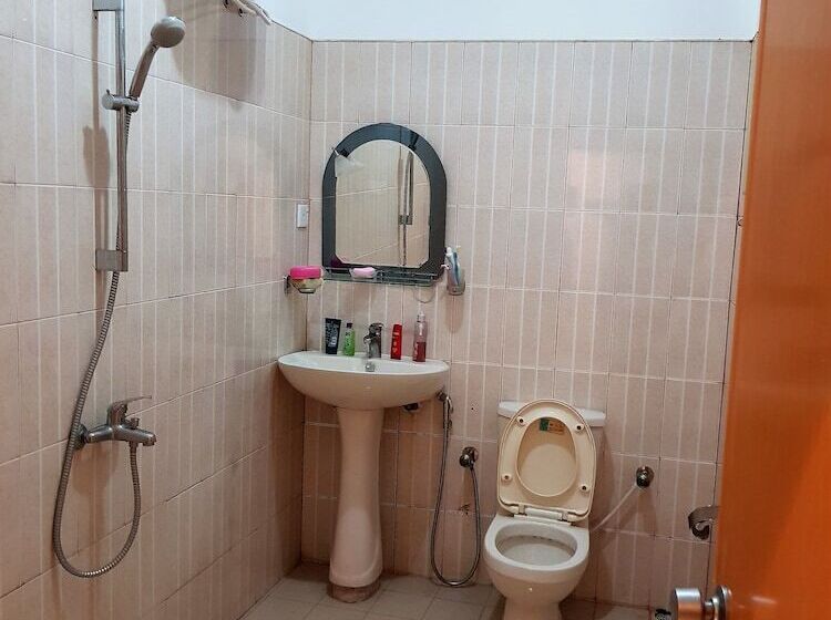 تختخواب در اتاق مشترک, Yoyo Hostel Negombo