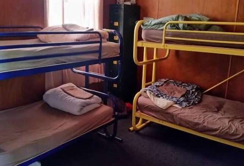 Bed in Shared Room with Shared Bathroom, Aurora Backpackers
