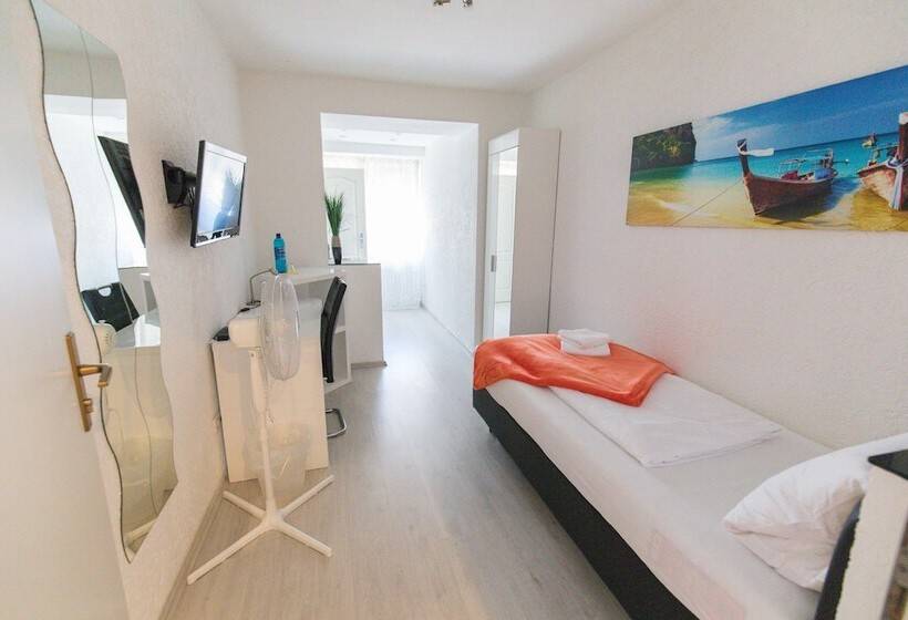 اتاق استاندارد یک نفره, Berlin
