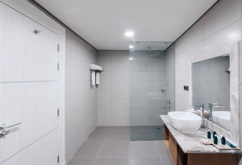 اتاق لوکس با تخت بزرگ, Gulanar