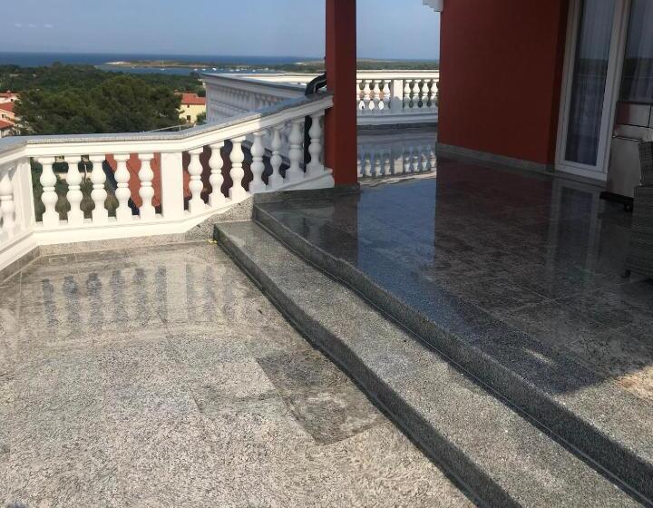 آپارتمان 1 خوابه با چشم‌انداز دریا, Livadic