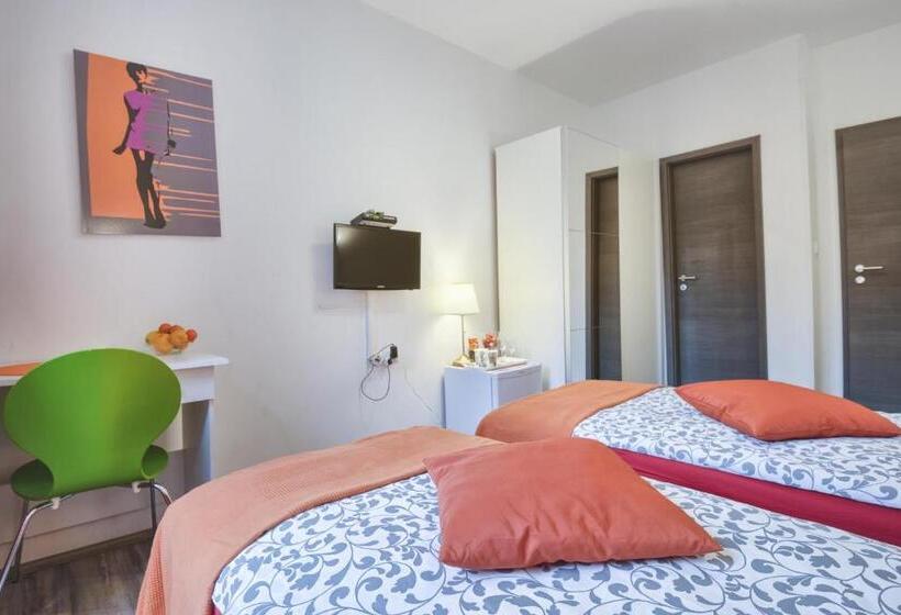 اتاق استاندارد با چشم‌انداز شهر, Top Center Rooms & Studio
