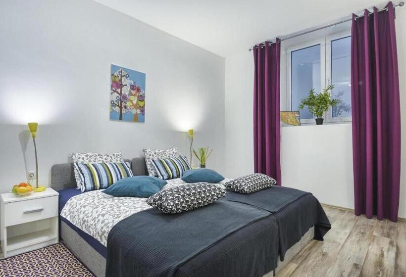 اتاق اکونومی, Top Center Rooms & Studio