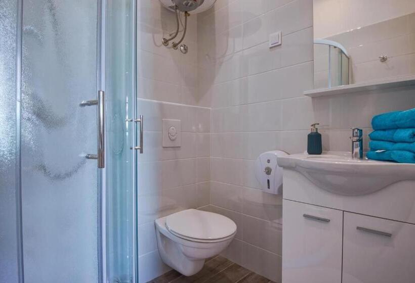 استودیوی استاندارد, Top Center Rooms & Studio
