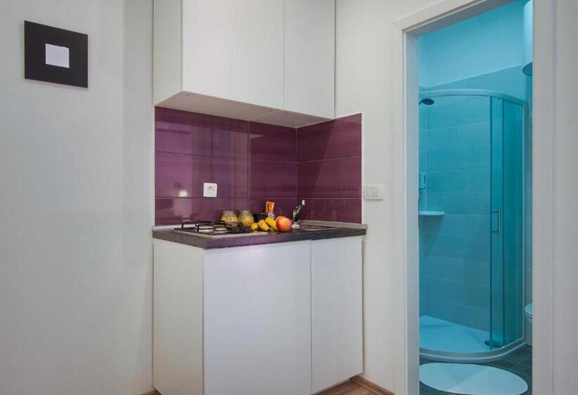 استودیوی استاندارد, Top Center Rooms & Studio