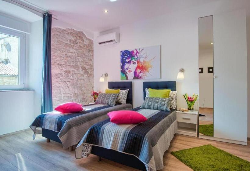 استودیوی استاندارد, Top Center Rooms & Studio