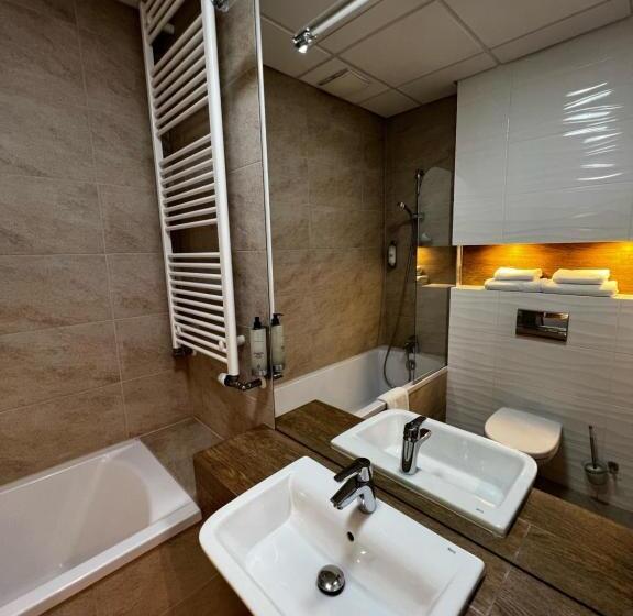 سوییت جونیور, Varsovia Apartamenty Kasprzaka