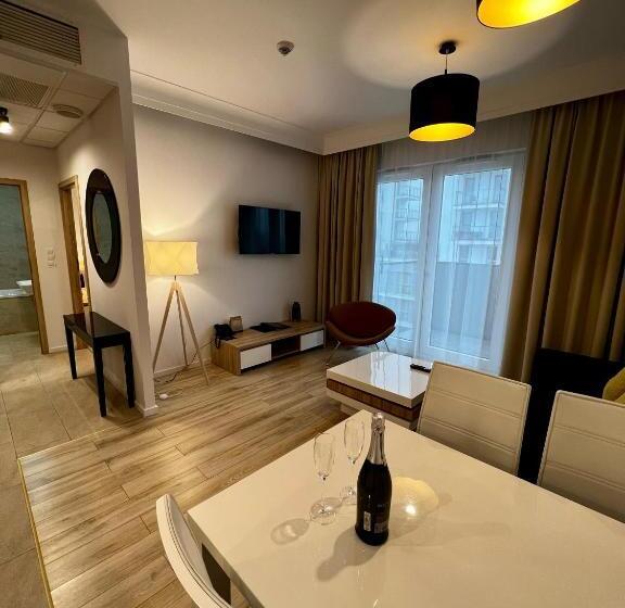سوییت جونیور, Varsovia Apartamenty Kasprzaka