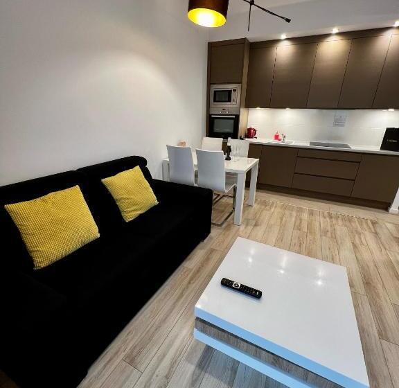 سوییت جونیور, Varsovia Apartamenty Kasprzaka