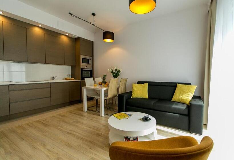 سوییت جونیور, Varsovia Apartamenty Kasprzaka