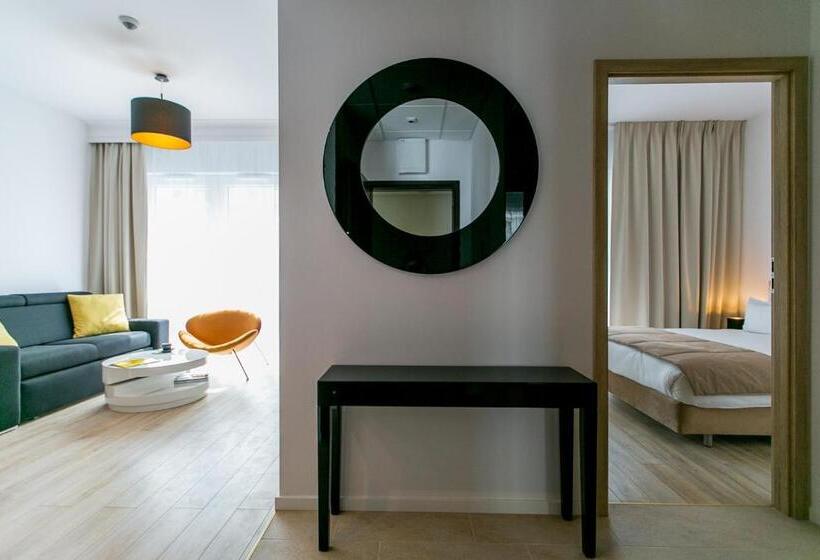 سوییت جونیور, Varsovia Apartamenty Kasprzaka