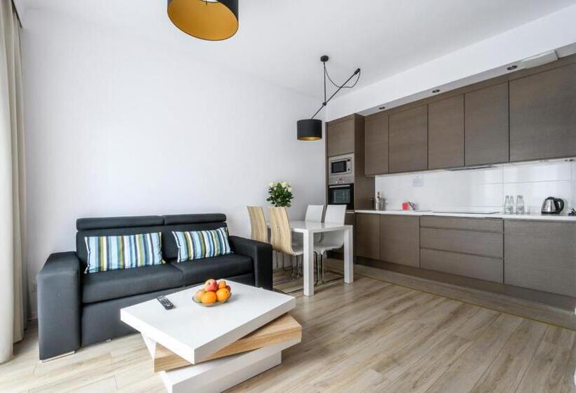 سوییت جونیور, Varsovia Apartamenty Kasprzaka