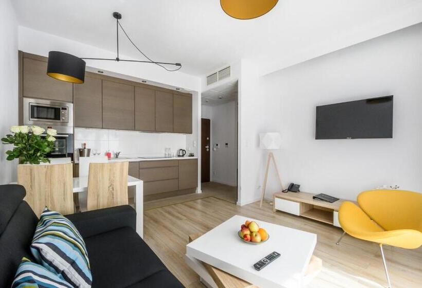 سوییت جونیور, Varsovia Apartamenty Kasprzaka