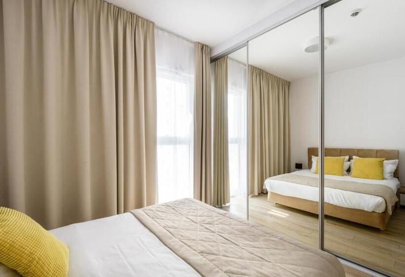 سوییت جونیور, Varsovia Apartamenty Kasprzaka
