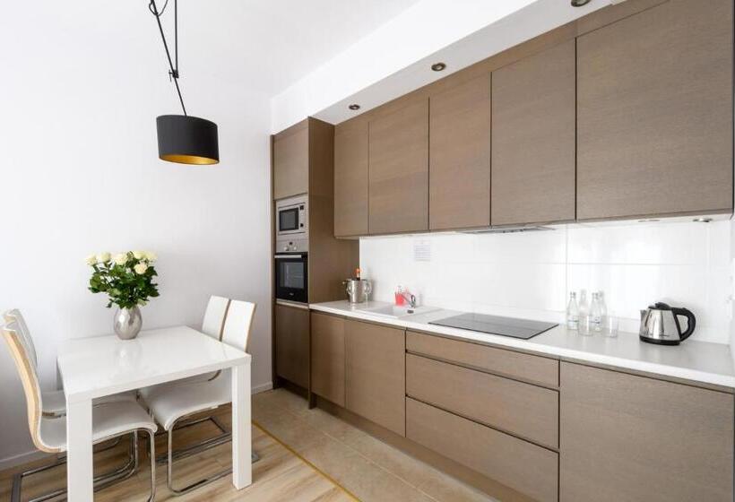 سوییت جونیور, Varsovia Apartamenty Kasprzaka