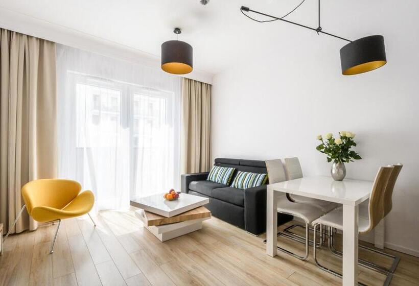 سوییت جونیور, Varsovia Apartamenty Kasprzaka