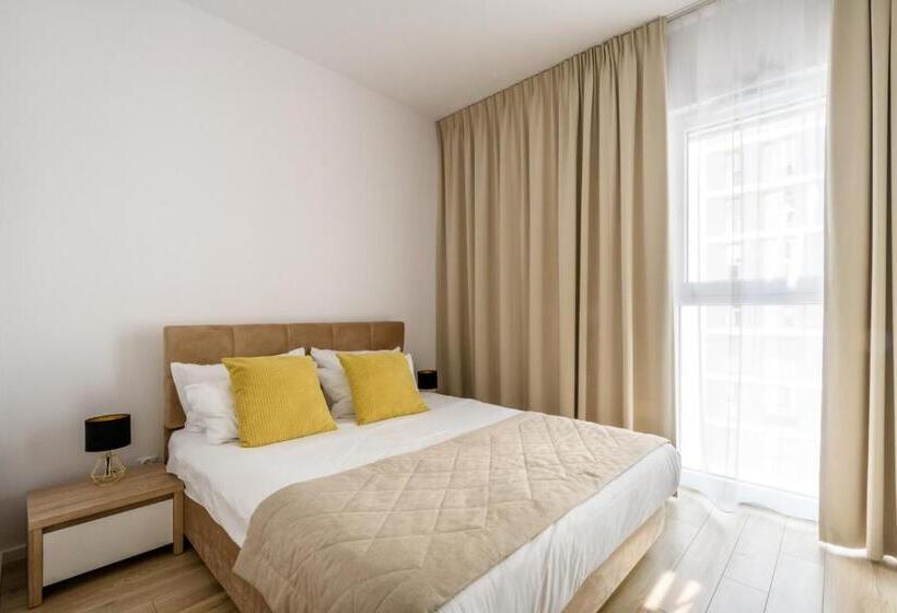 سوییت جونیور, Varsovia Apartamenty Kasprzaka