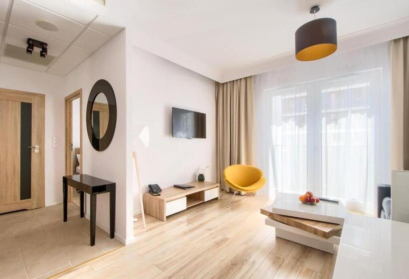 سوییت جونیور, Varsovia Apartamenty Kasprzaka