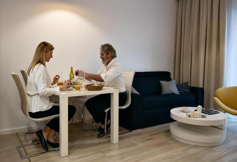 سوییت جونیور, Varsovia Apartamenty Kasprzaka