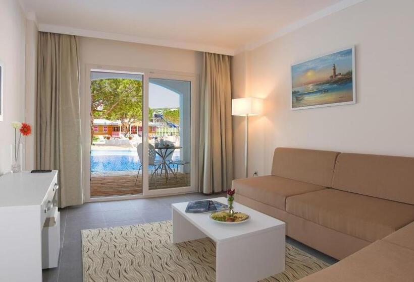 اتاق خانوادگی, Batıhan Beach Resort & Spa
