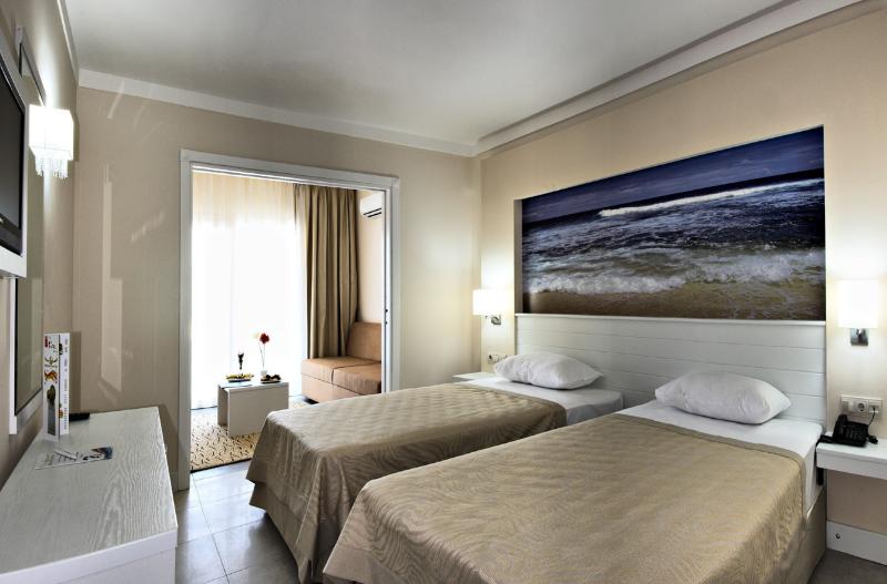 Chambre Familiale, Batihan Beach Resort & Spa  24h All Inclusive