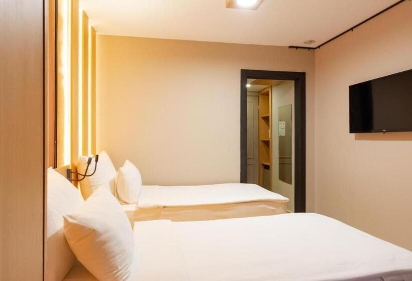 اتاق کلاسیک سه تخته, Antik Hotel Istanbul