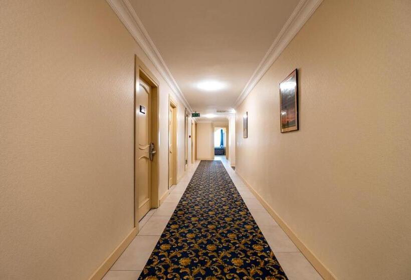 اتاق استاندارد سه نفره, Berr