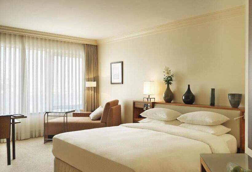 اتاق استاندارد با تخت بزرگ, Grand Hyatt Istanbul
