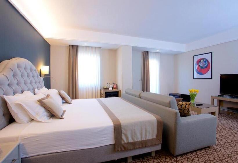 Suite, Ramada By Wyndham Istanbul Taksim