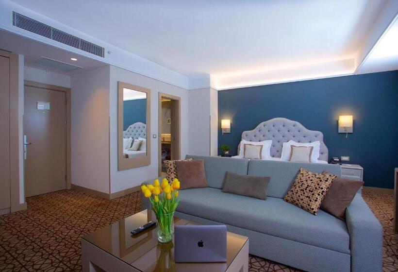 Suite, Ramada By Wyndham Istanbul Taksim