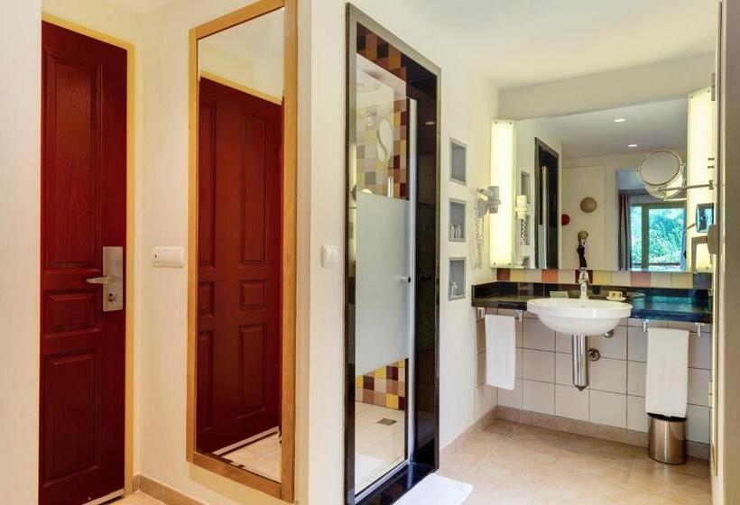 اتاق اکونومی, Robinson Camyuva   Adults Only