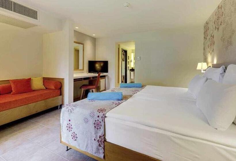 اتاق اکونومی, Robinson Camyuva   Adults Only
