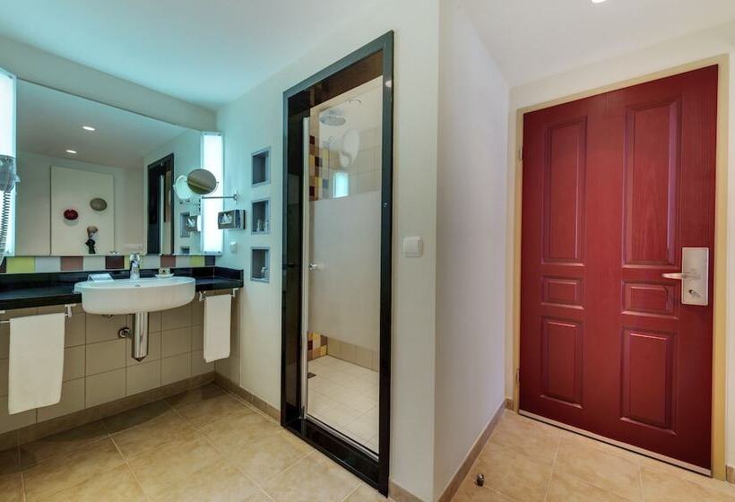 اتاق اکونومی, Robinson Camyuva   Adults Only