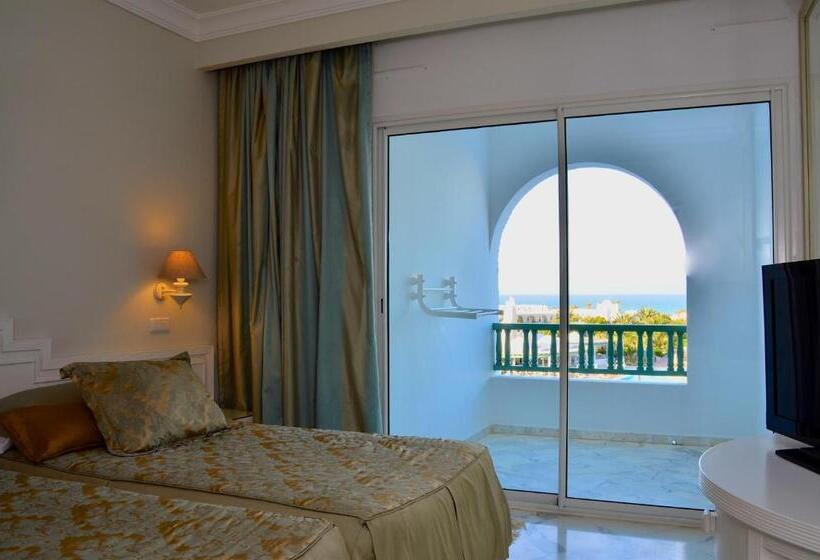 اتاق استاندارد با چشم‌انداز دریا, Royal Garden Palace   Families And Couples